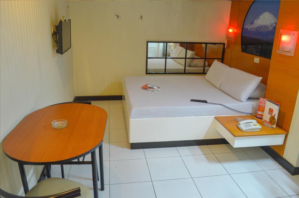 Hotel Sogo - Edsa Trinoma Quezon City Room photo