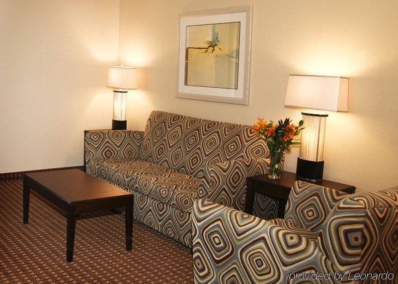 La Quinta Inn And Suites By Wyndham Paris Room photo