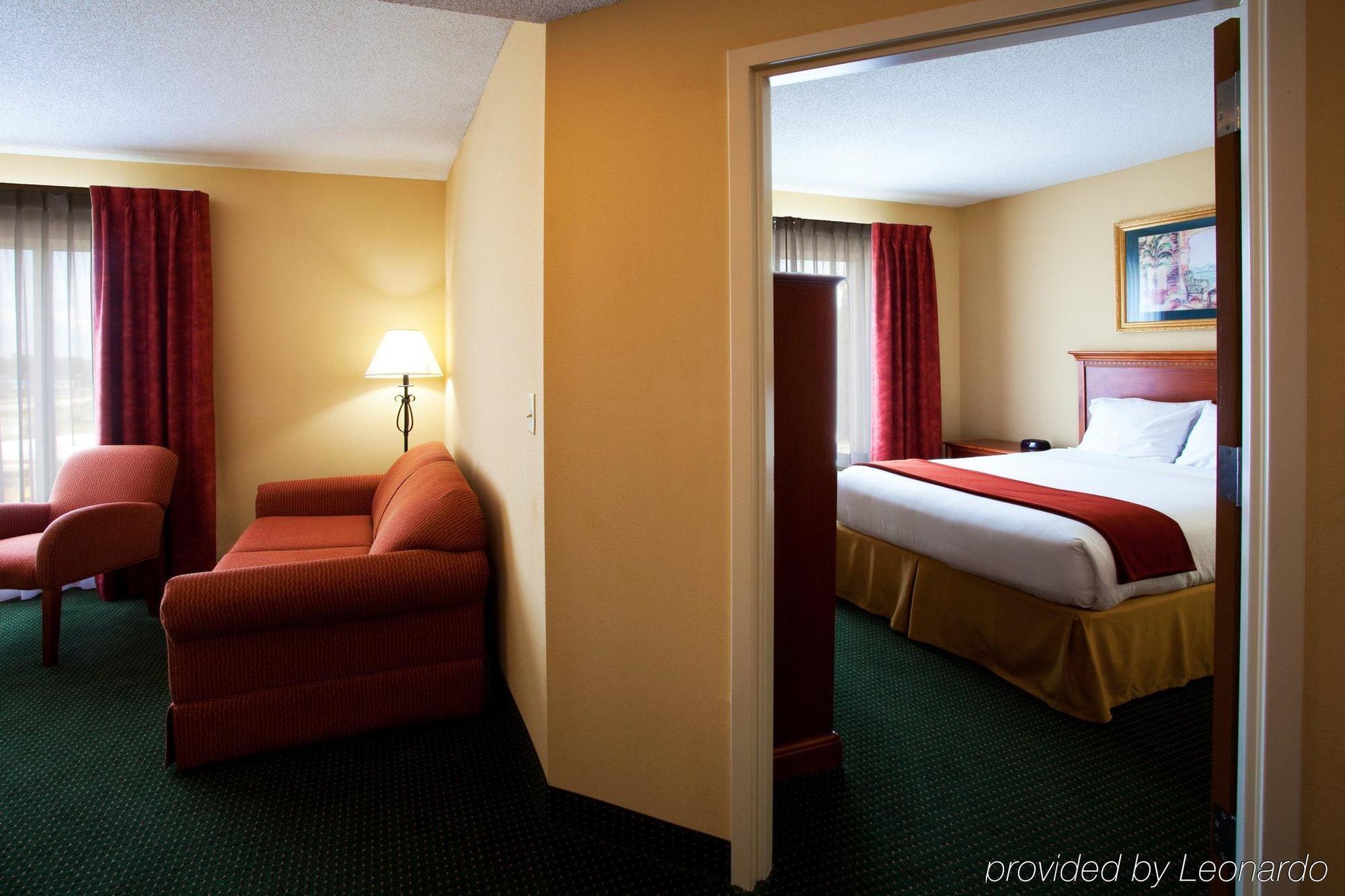 Holiday Inn Express Hotel & Suites Brooksville West, An Ihg Hotel Room photo