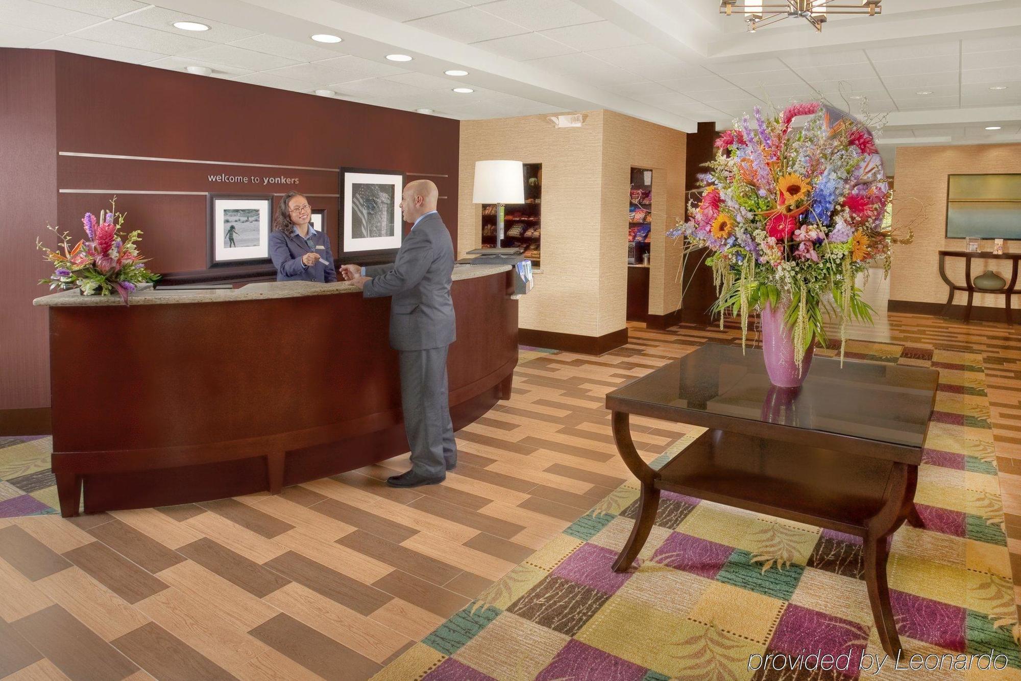 Hampton Inn & Suites Yonkers Interior photo