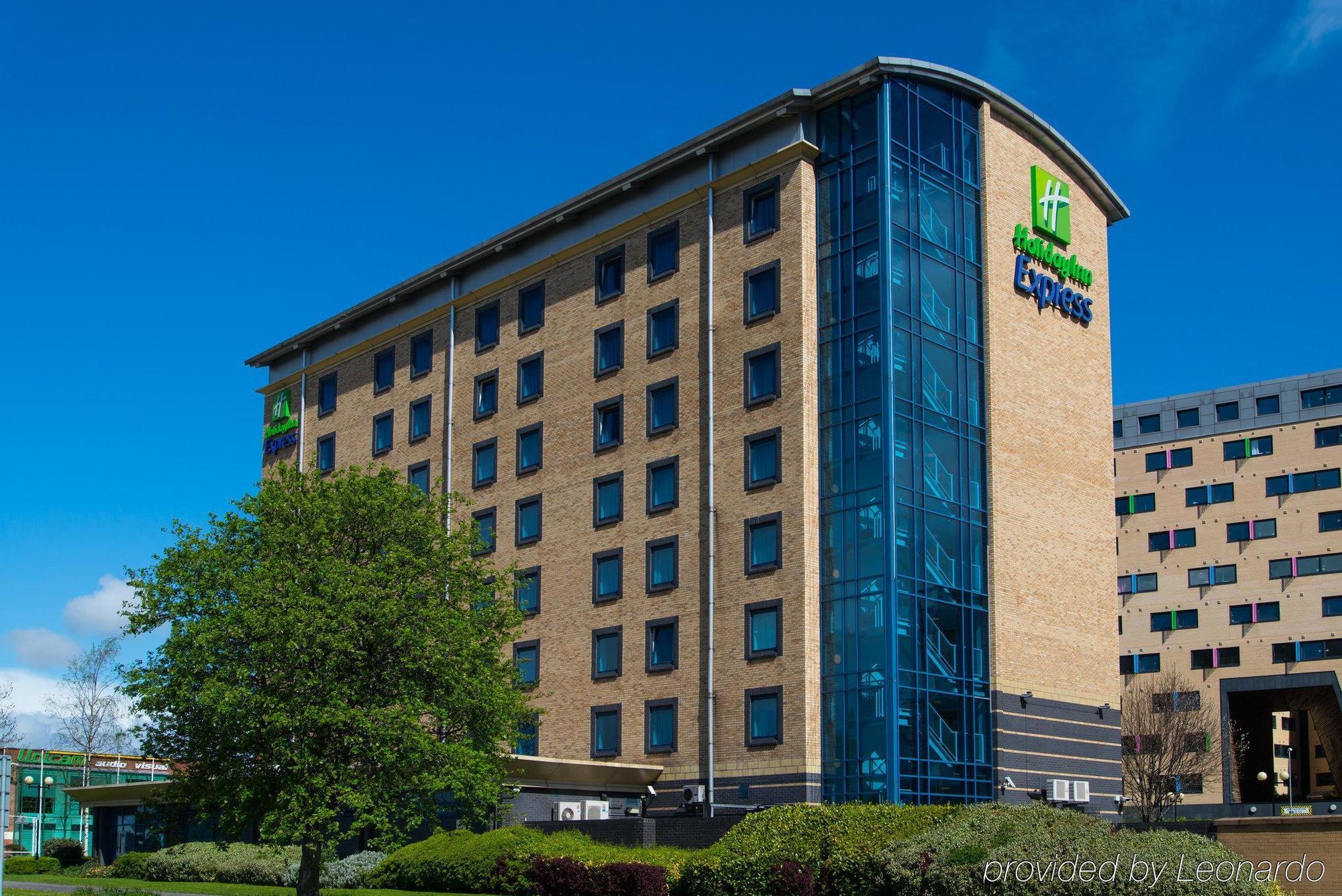 Holiday Inn Express Leeds City Centre, An Ihg Hotel Exterior photo