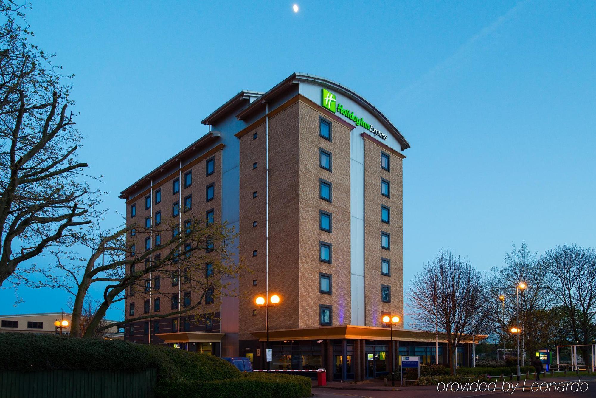 Holiday Inn Express Leeds City Centre, An Ihg Hotel Exterior photo