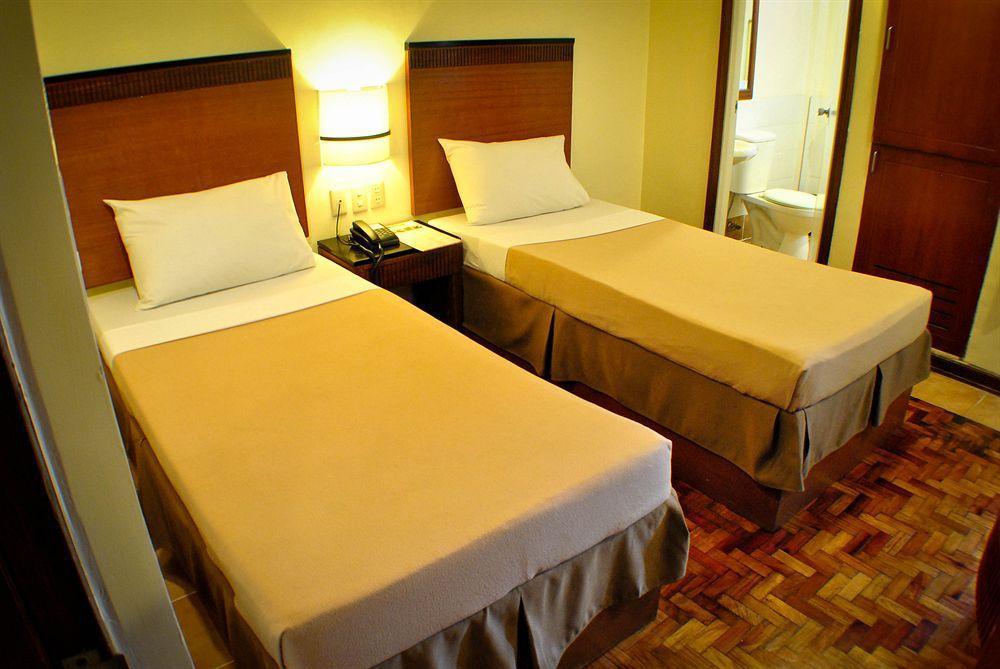 Fersal Hotel Annapolis, Cubao Manila Exterior photo
