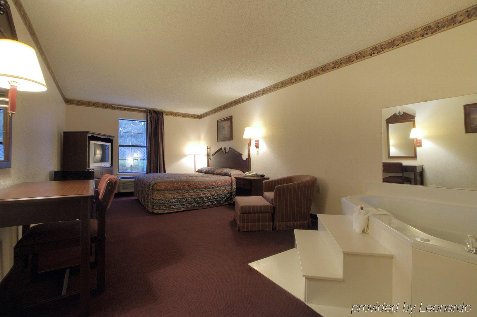 Americas Best Value Inn & Suites - Little Rock - Maumelle Room photo