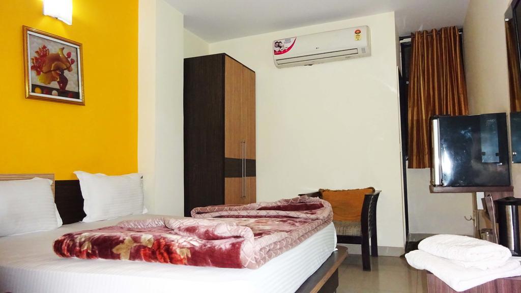 Hotel Durga International New Delhi Room photo