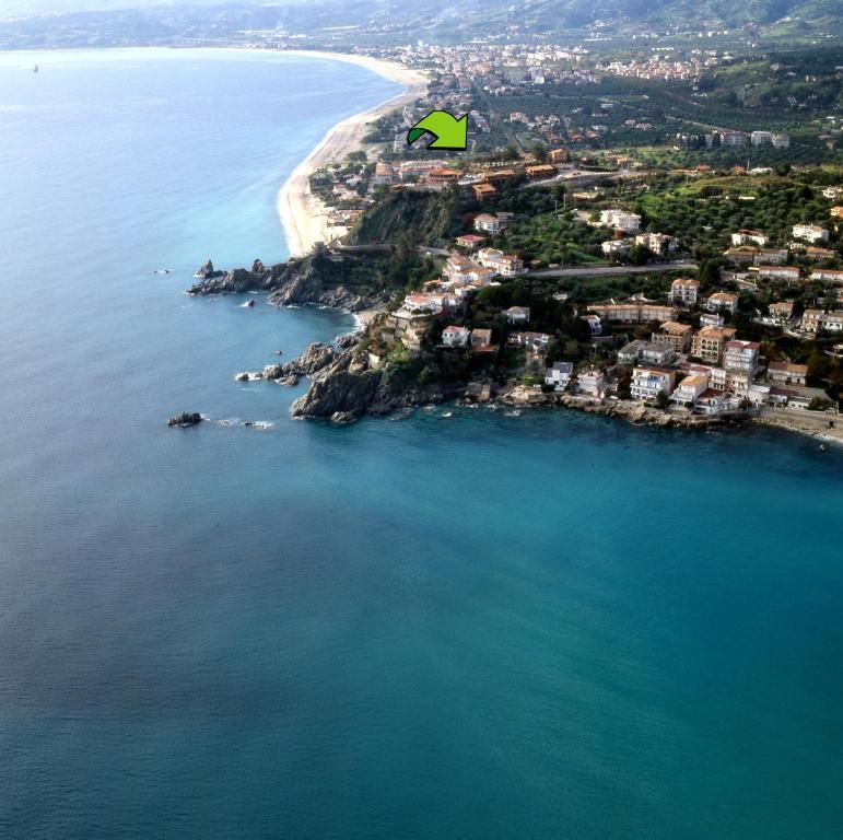 Hotel Baia Dell'Est Staletti Exterior photo