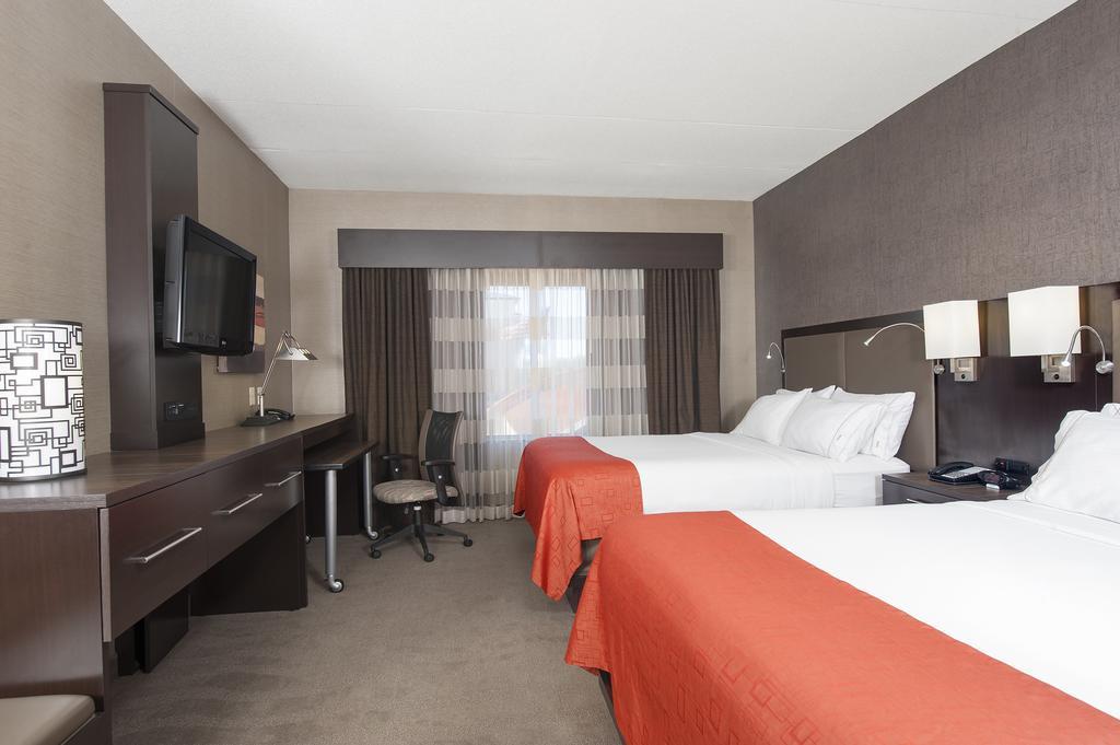 Holiday Inn Express & Suites Columbus/Edinburgh Room photo