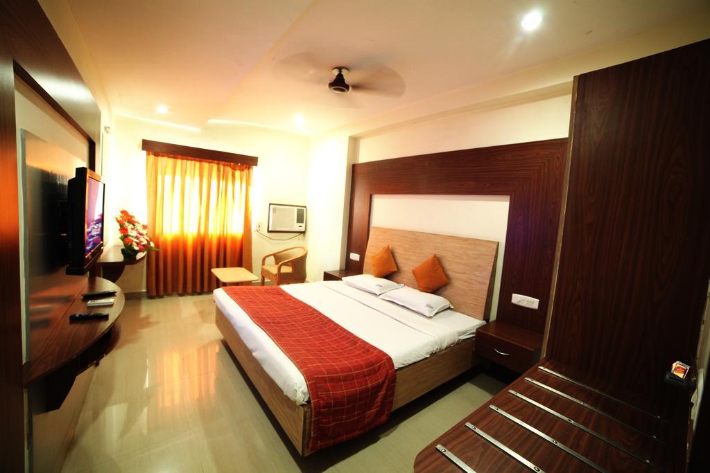 Hotel Sooriya Residency Chennai Room photo
