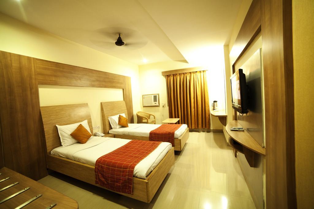 Hotel Sooriya Residency Chennai Room photo