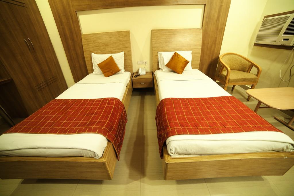 Hotel Sooriya Residency Chennai Room photo