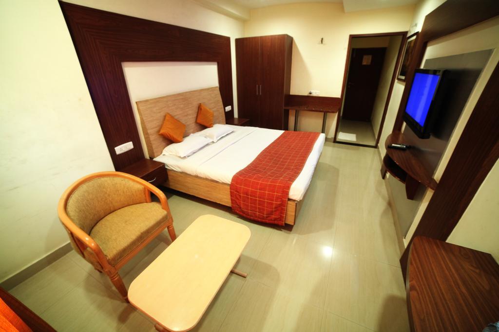 Hotel Sooriya Residency Chennai Room photo