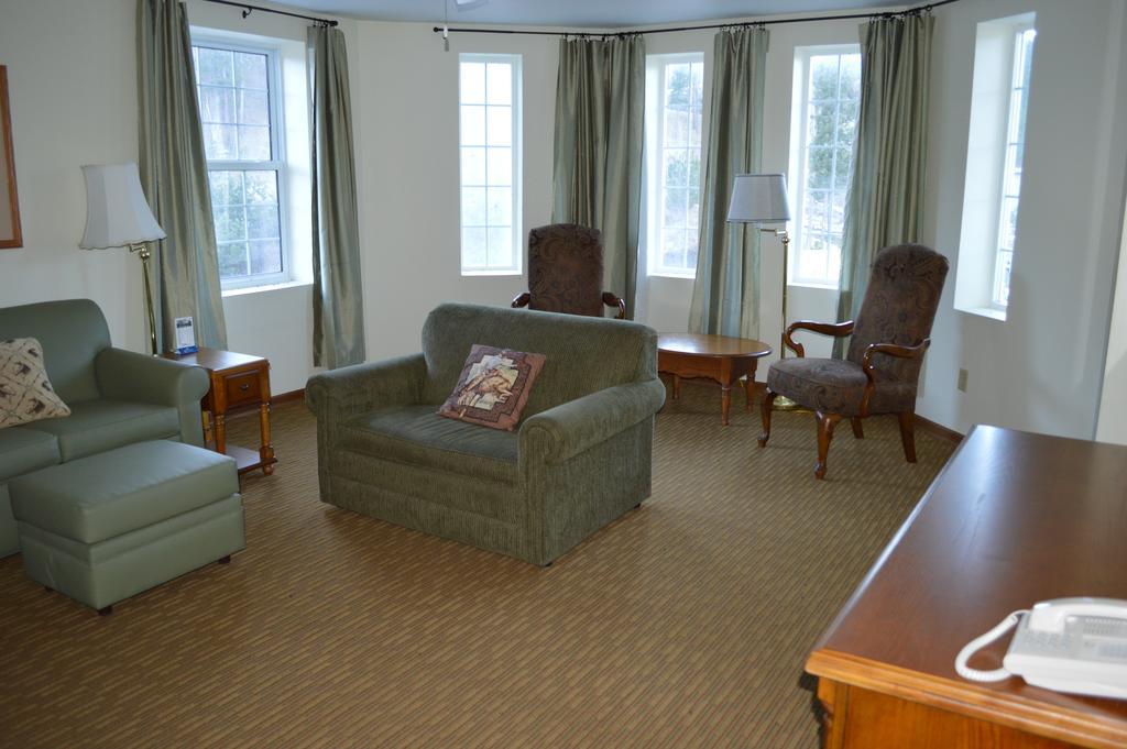 Roosevelt Inn Mount Rushmore Keystone Room photo
