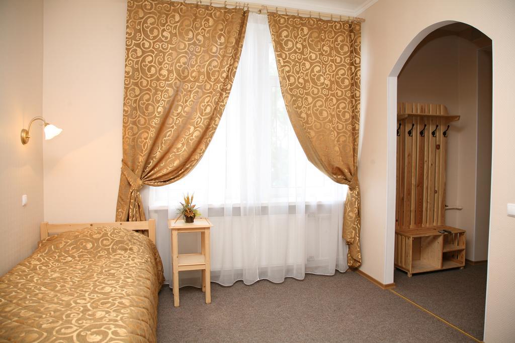Lebedushka Na Engelsa Hotel Saint Petersburg Room photo