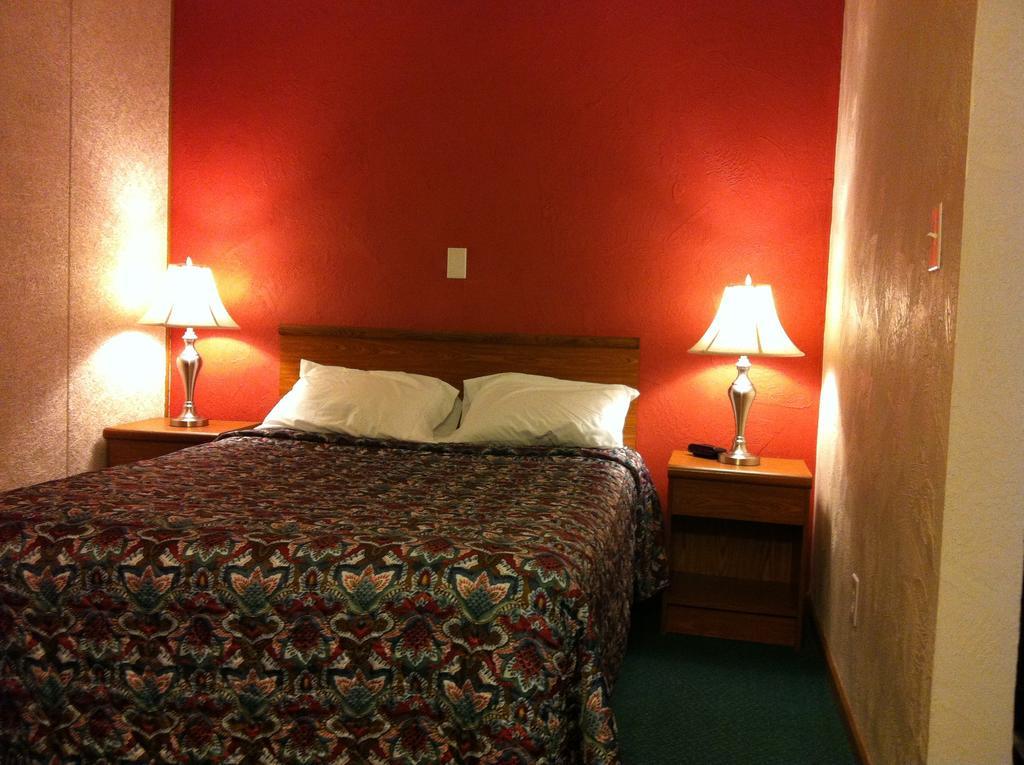 East Street Inn & Suites Tipton Room photo