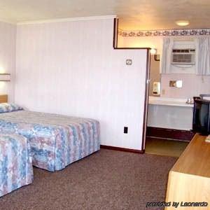 Budget Host Inn - Iron Mountain Room photo