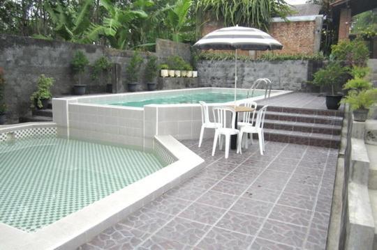 De Daunan Boutique Guesthouse, Gallery & Garden Malang Exterior photo