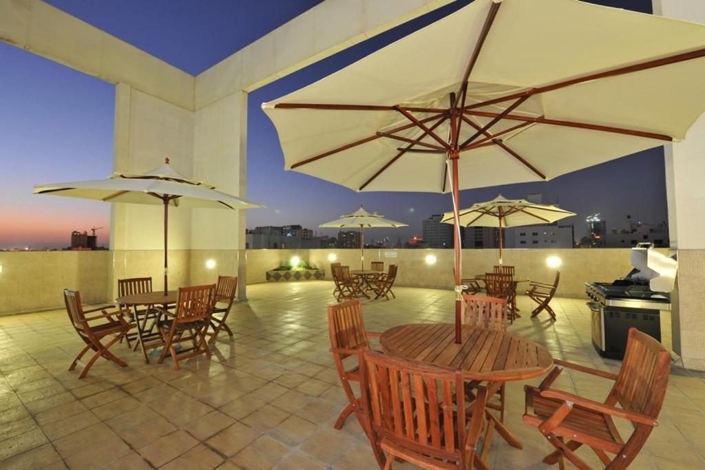 One Juffair Luxury Service Apartment Manama Exterior photo