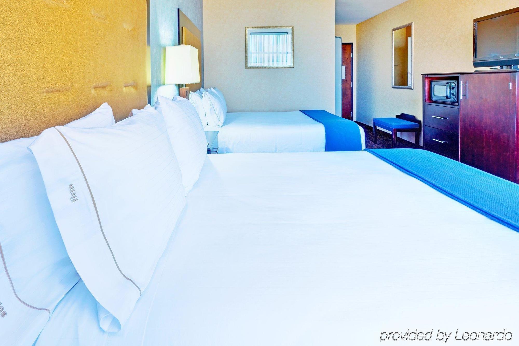 Holiday Inn Express Hotel & Suites Byram, An Ihg Hotel Room photo