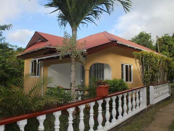 Tropical Garden Self Catering Guest House Anse Boileau Exterior photo