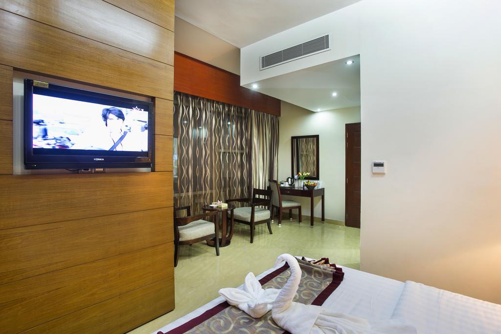 Fars Hotel & Resorts - Bar-Buffet-Pool-Spa Dhaka Exterior photo