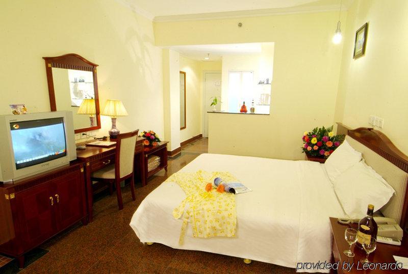 Harvest Seaview Hotel Sanya Room photo