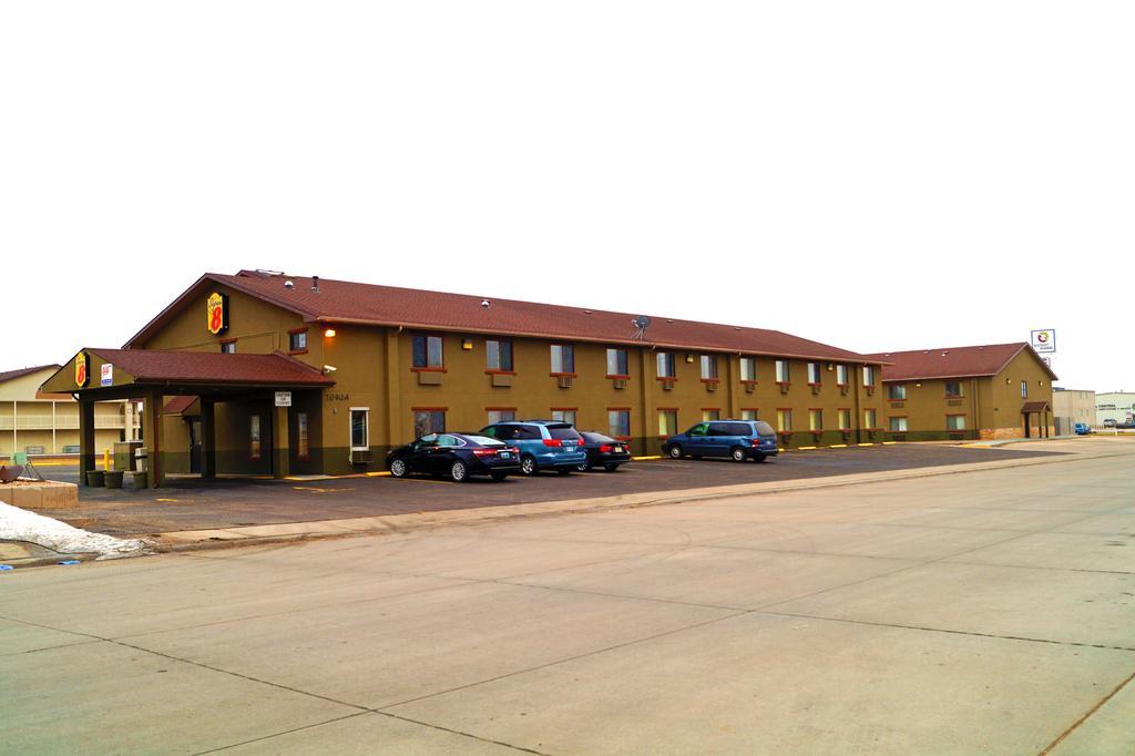 Super 8 By Wyndham Colby Motel Exterior photo