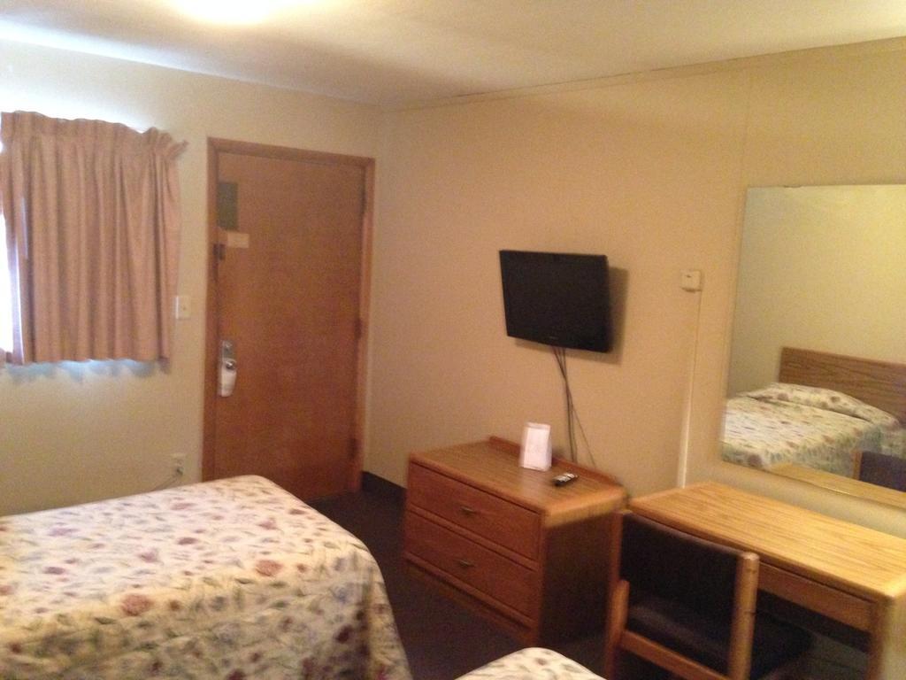 Ray Mar Motel Rochester Room photo