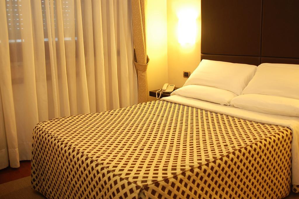 Best Western Hotel San Germano Naples Room photo