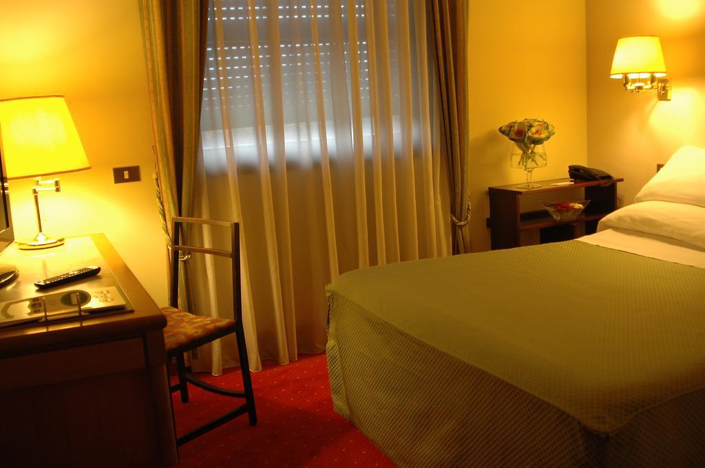 Best Western Hotel San Germano Naples Room photo