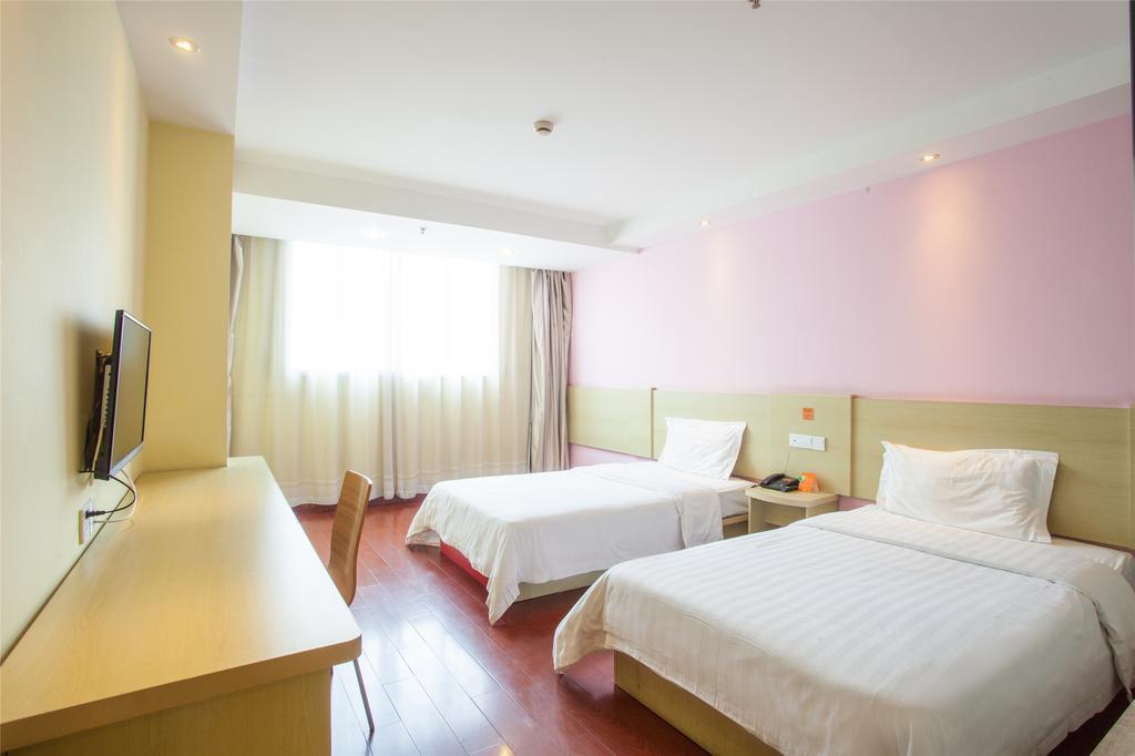 7Days Inn Qingdao Wusi Square Middle Xianggang Road Room photo