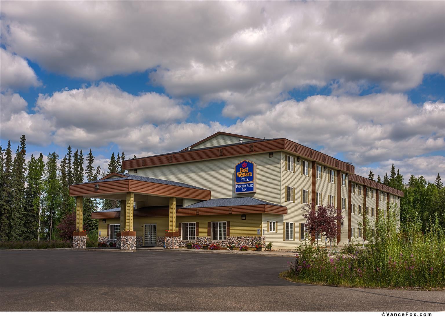 Best Western Plus Pioneer Park Inn Fairbanks Exterior photo