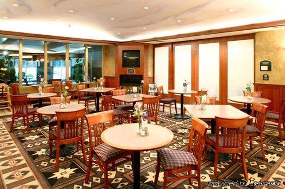 Holiday Inn Express Vancouver North, An Ihg Hotel Restaurant photo