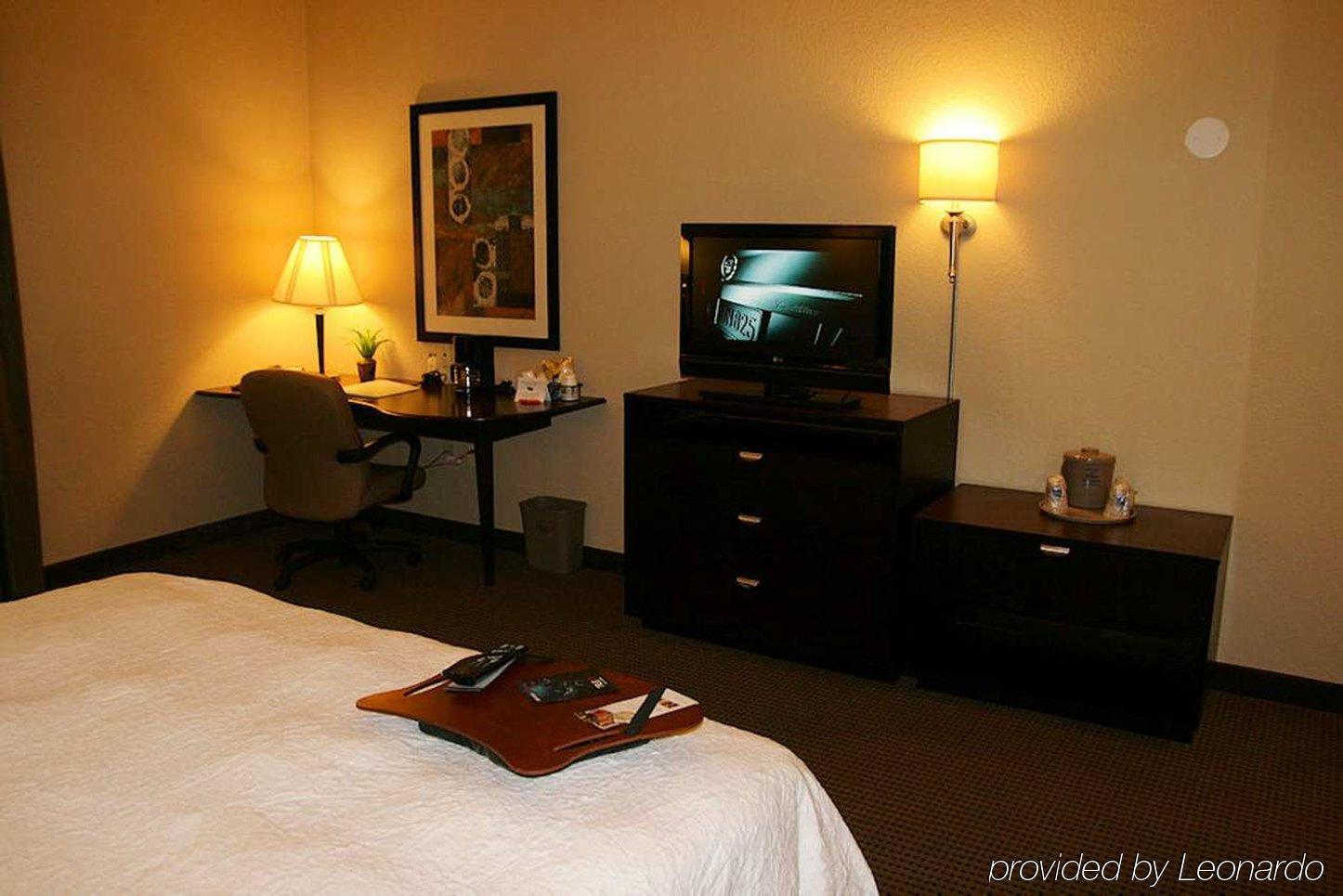 Hampton Inn & Suites Phoenix Glendale-Westgate Room photo