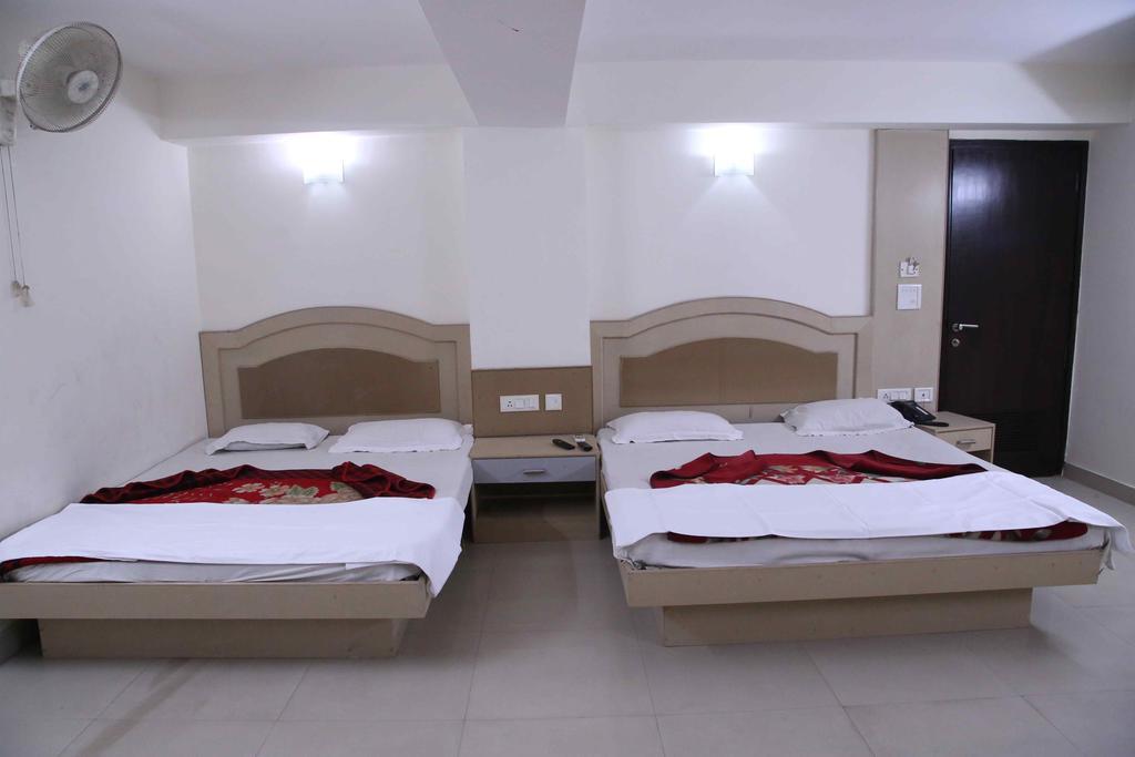 Hotel Durga International New Delhi Room photo
