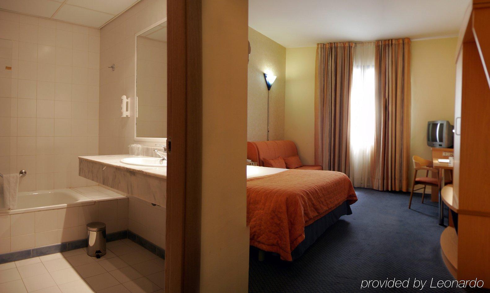 Holiday Inn Express San Sebastian De Los Reyes, An Ihg Hotel Room photo