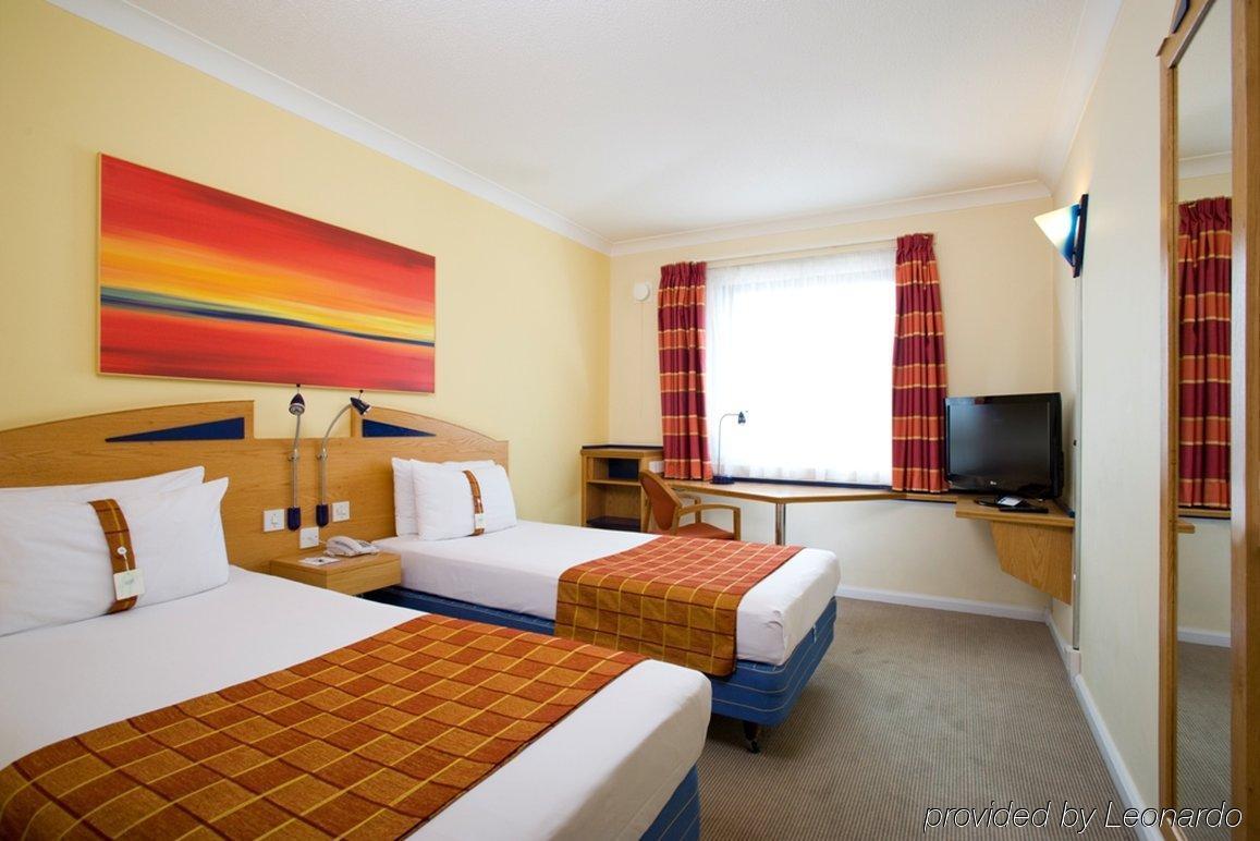 Holiday Inn Express East Midlands Airport, An Ihg Hotel Castle Donington Room photo