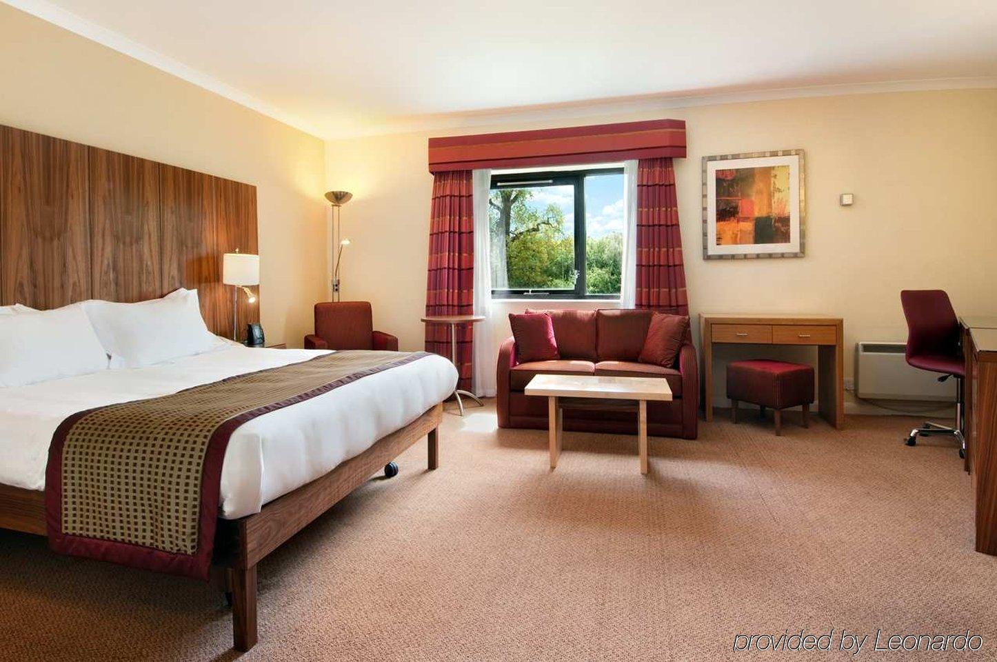 Delta Hotels By Marriott Milton Keynes Room photo