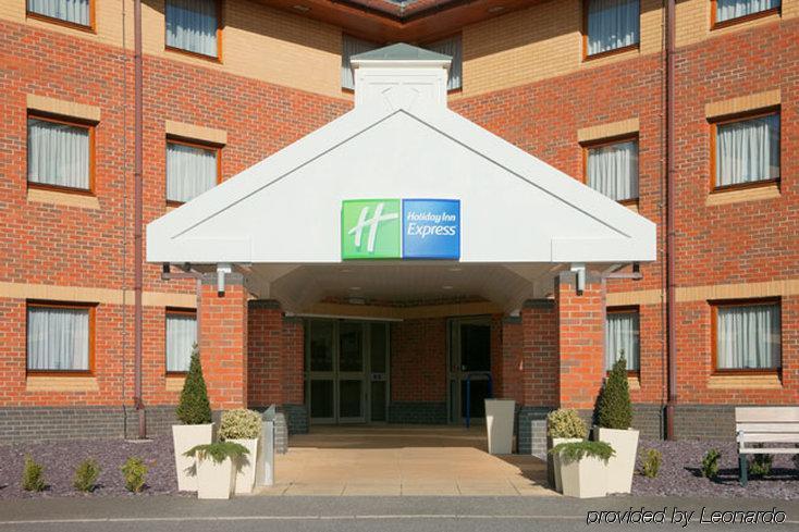 Holiday Inn Express Taunton East, An Ihg Hotel Exterior photo