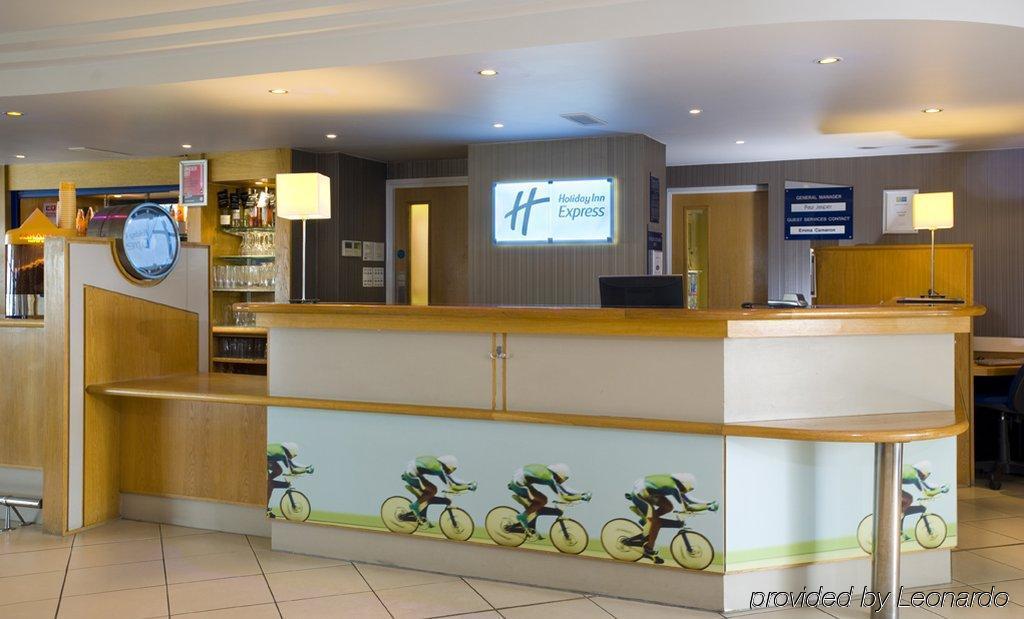 Holiday Inn Express London Luton Airport, An Ihg Hotel Interior photo