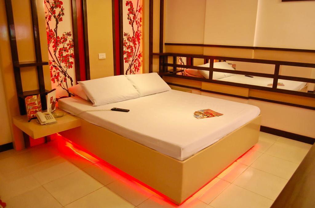 Hotel Sogo Quezon Avenue Manila Room photo