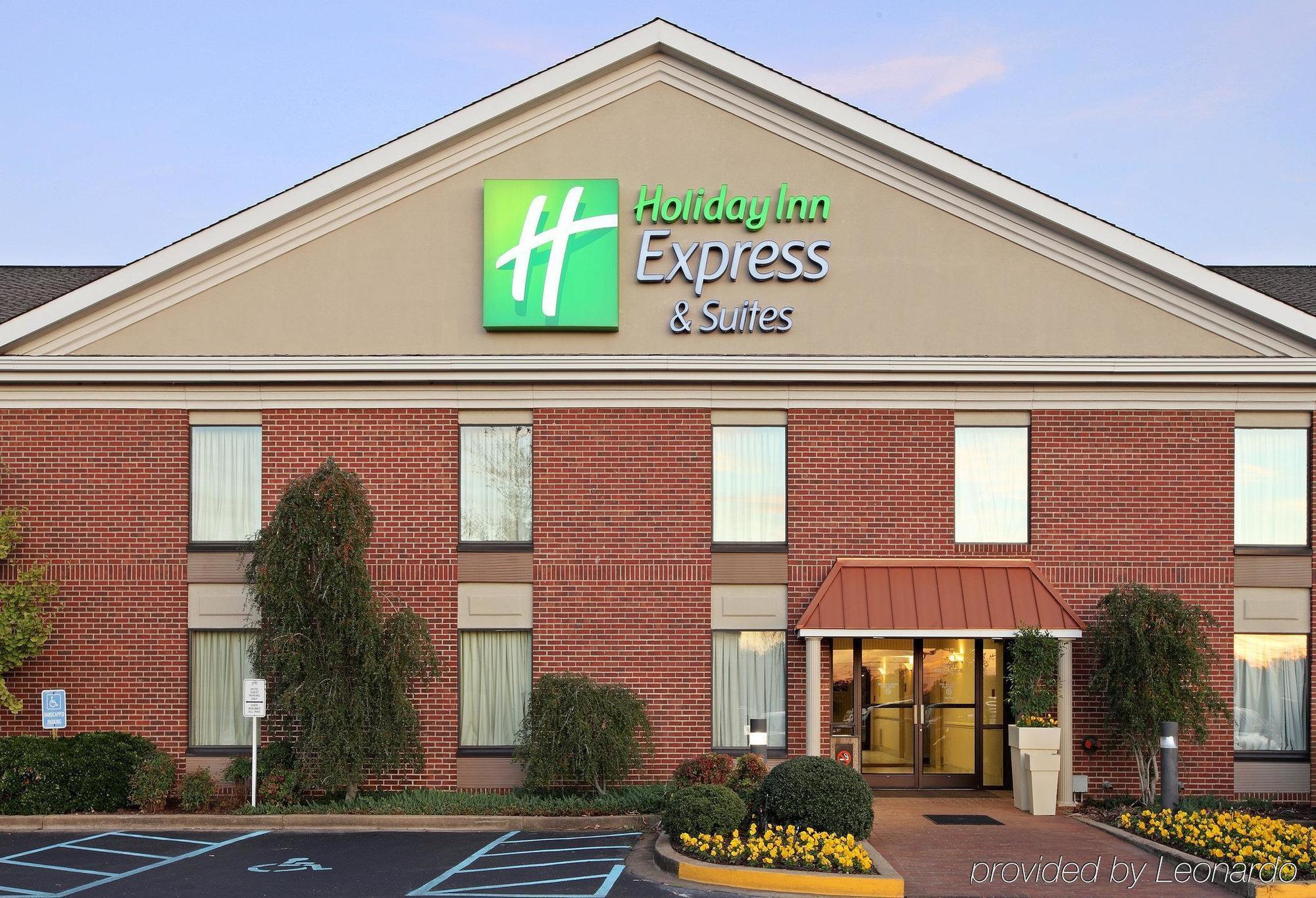 Holiday Inn Express Hotel & Suites Corinth Exterior photo