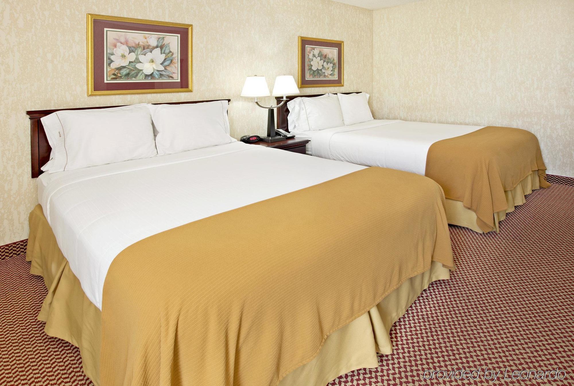 Holiday Inn Express Hotel & Suites Corinth Room photo