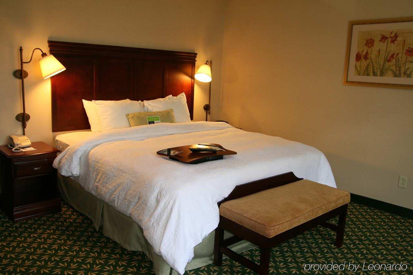Hampton Inn & Suites Berkshires-Lenox Room photo