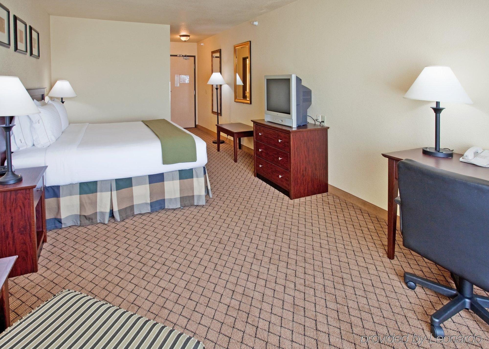 Holiday Inn Express Hotel & Suites El Dorado, An Ihg Hotel Room photo