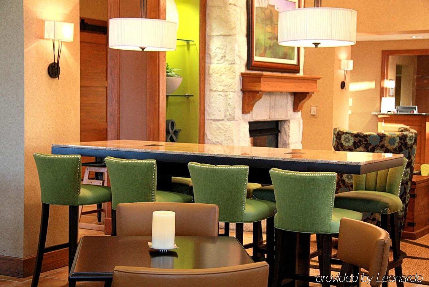 Hampton Inn & Suites-Austin Airport Restaurant photo