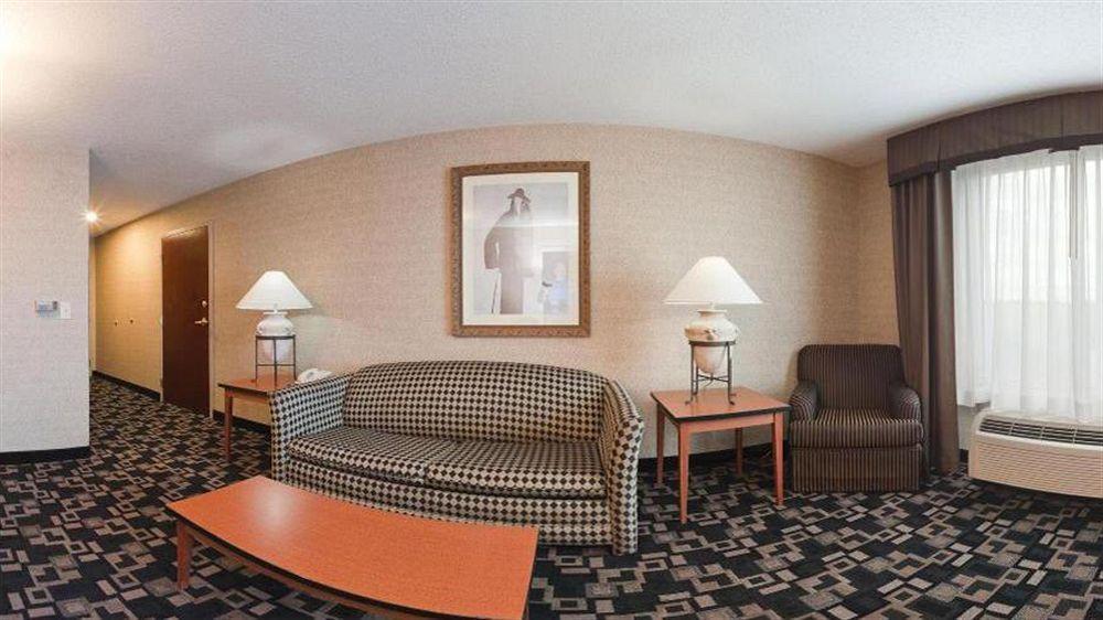 Comfort Inn & Suites Greenwood Near University Exterior photo
