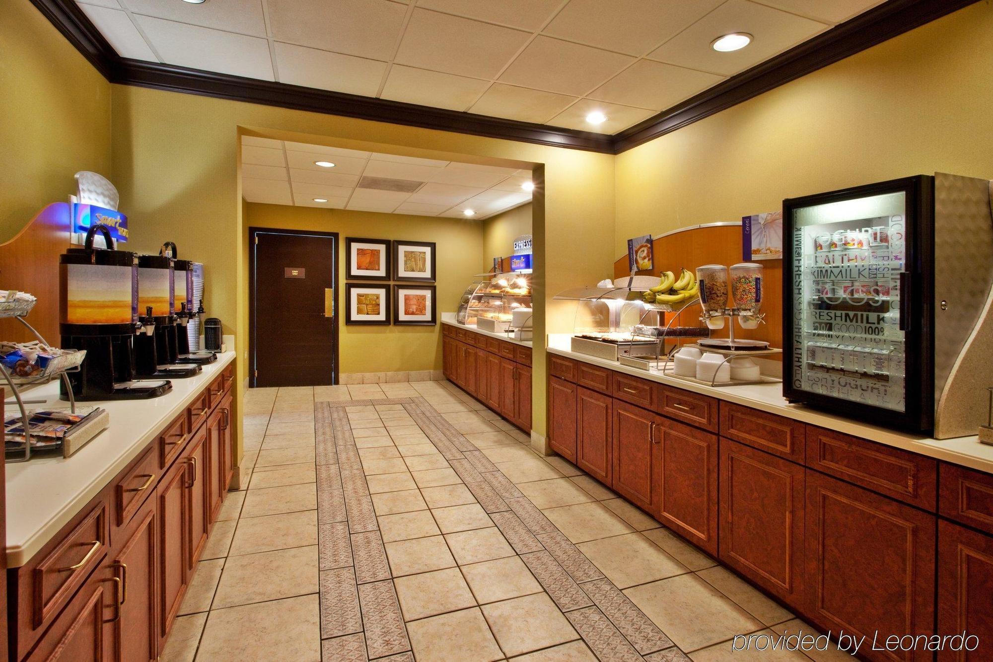 Holiday Inn Express Atlanta Airport-College Park, An Ihg Hotel Restaurant photo