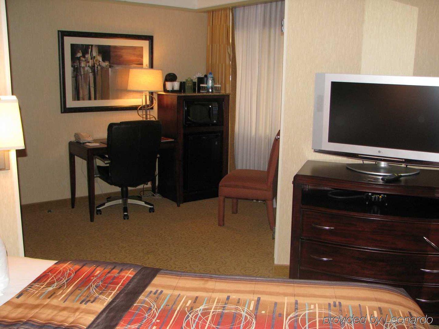 Embassy Suites By Hilton Atlanta Galleria Room photo