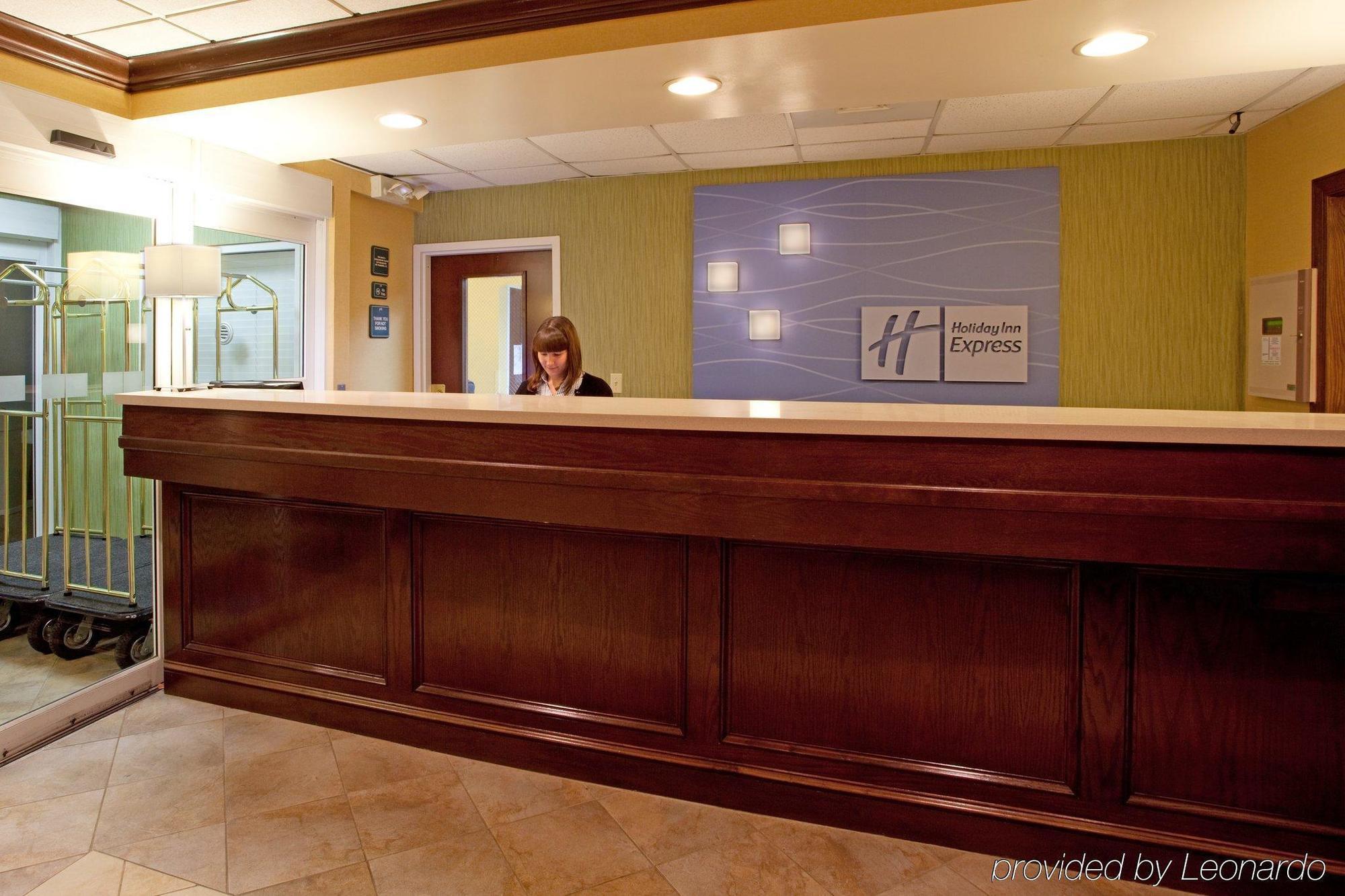 Holiday Inn Express Hotel & Suites Charleston-Ashley Phosphate, An Ihg Hotel Interior photo