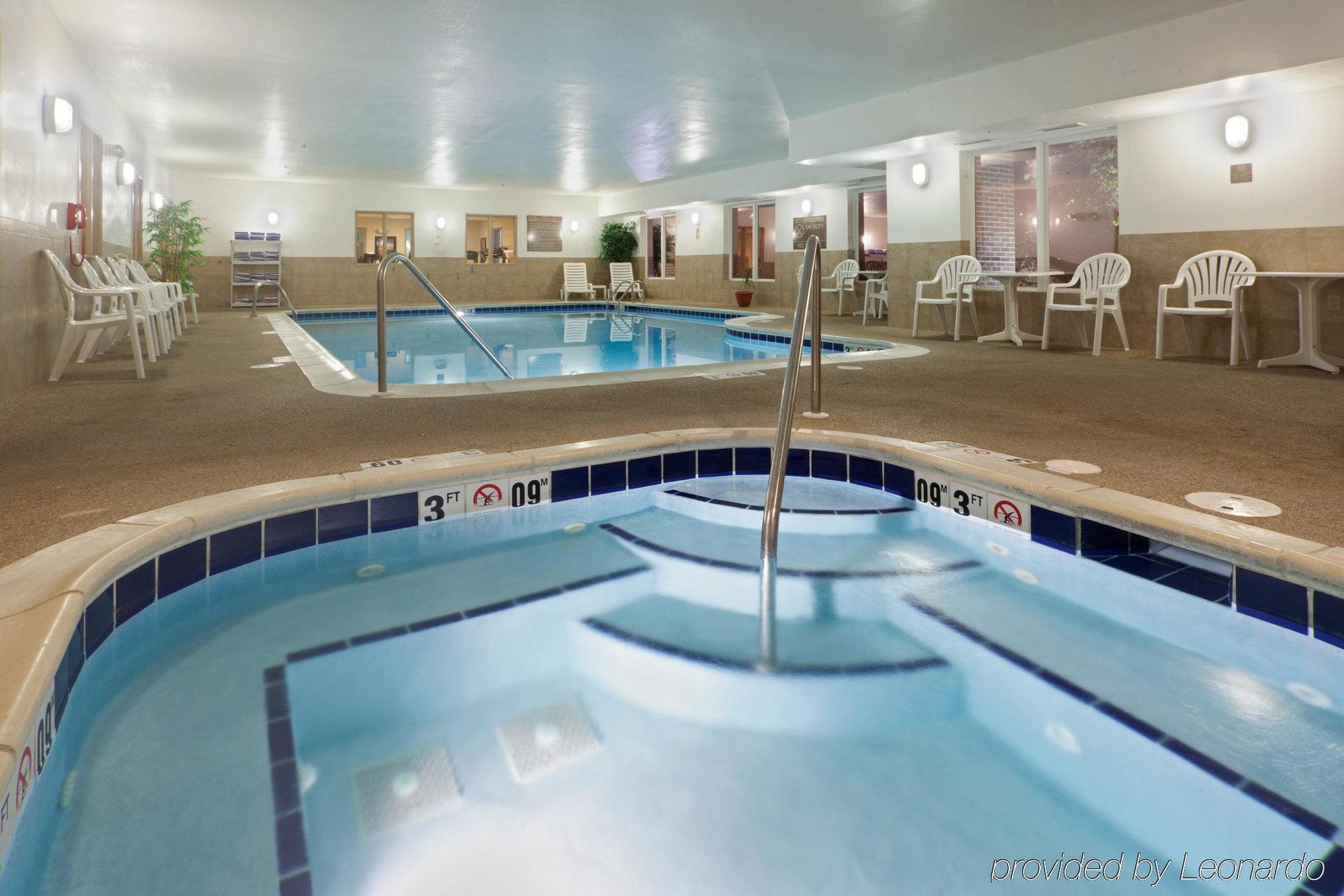 Holiday Inn Express Hotel & Suites Lancaster-Lititz, An Ihg Hotel Facilities photo